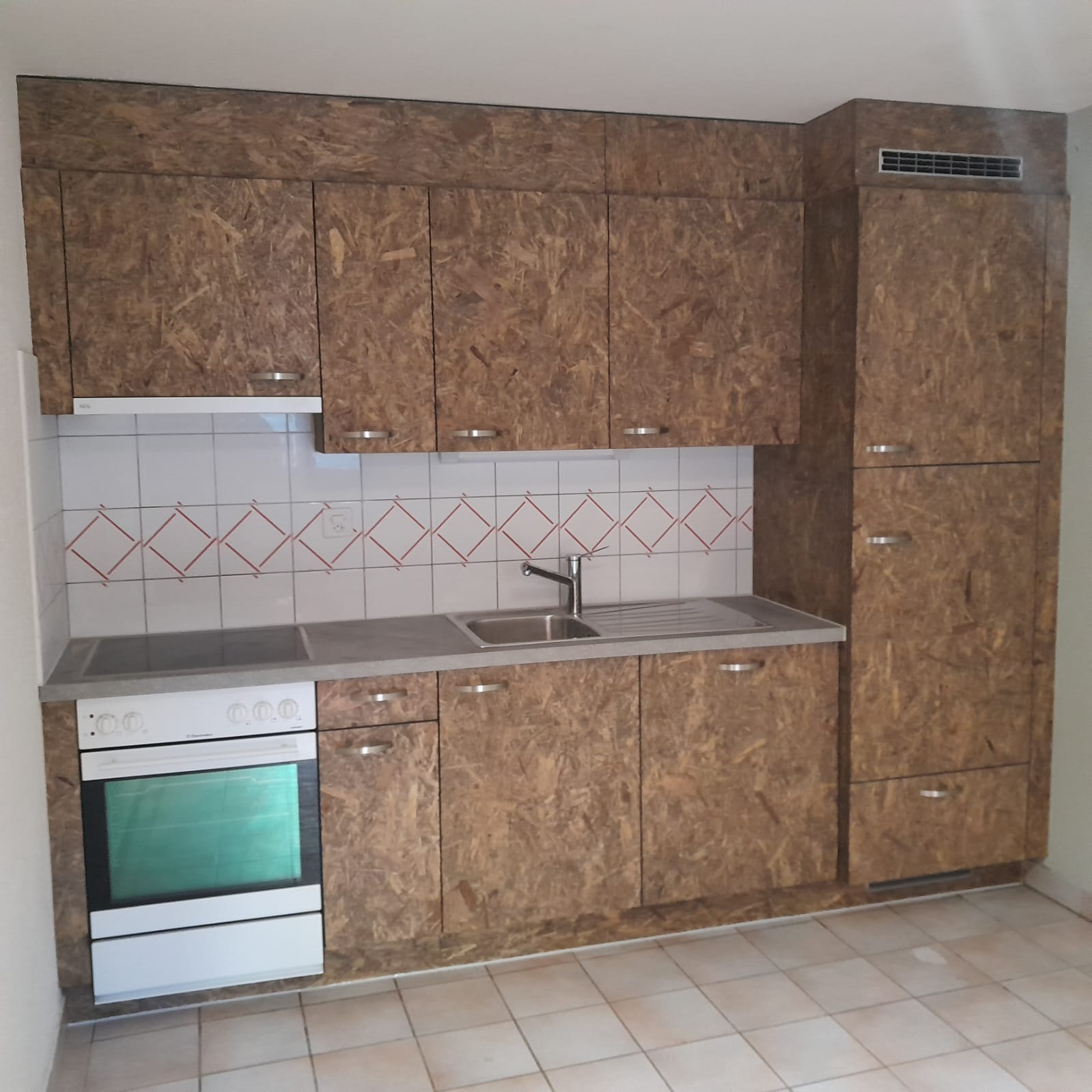 Cuisine sur mesure en panneaux OSB réalisée par Mobilbois