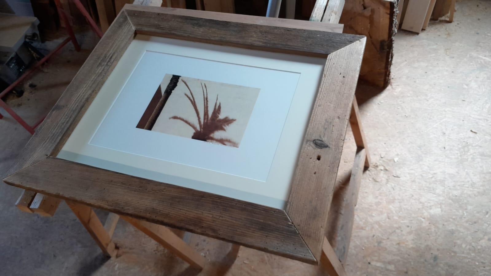 Cadre artisanal fabriqué en vieux bois